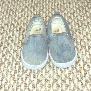 H&M chambray slip ons